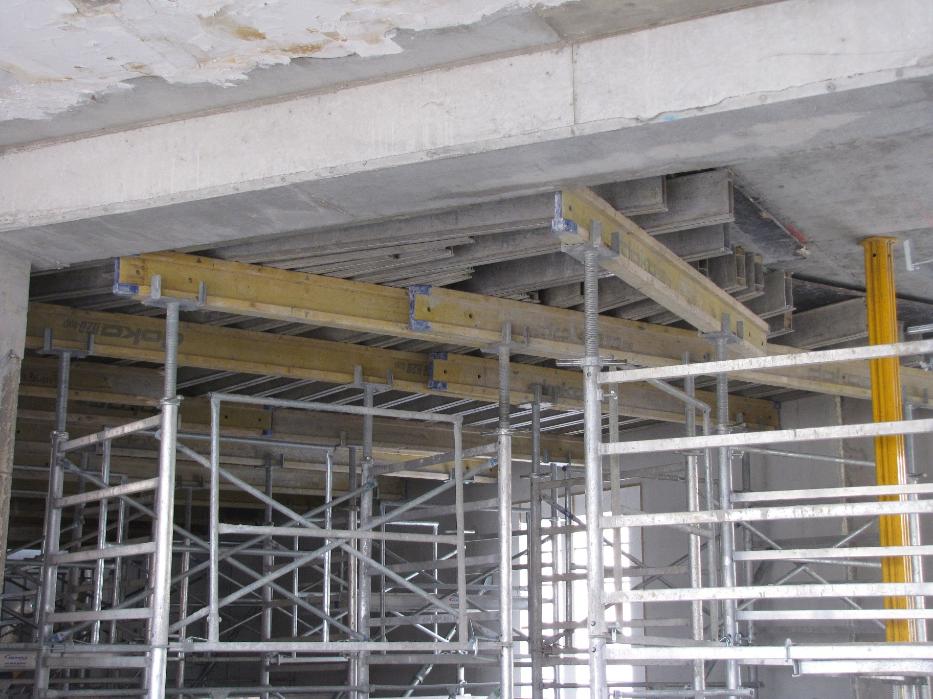 Coffrage traditionnel pour le nouveau plancher béton