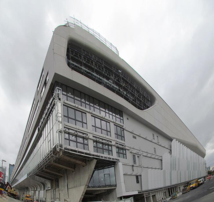 Partie Bureaux adjacente au stade. La jonction n'est pas visible