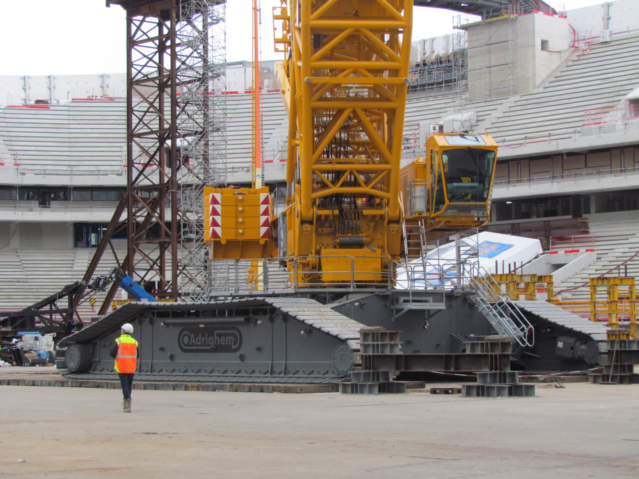 Pour donner une dimension des chenilles de la grue