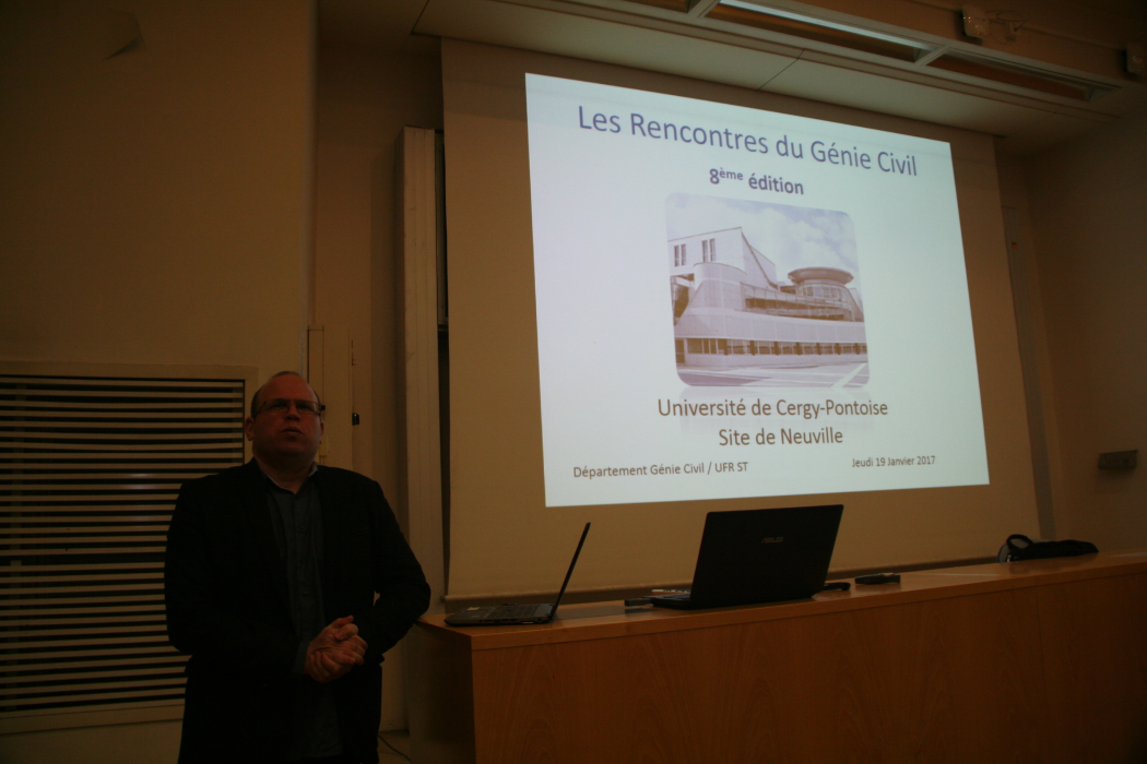 Présentation par le directeur de département