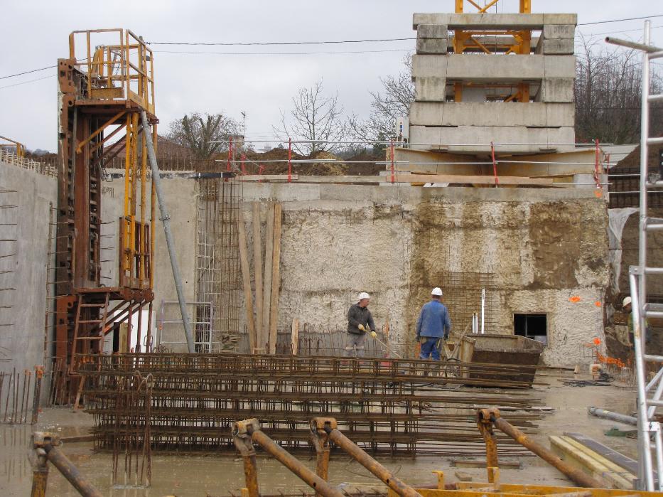 Fondations d'une des grues du chantier